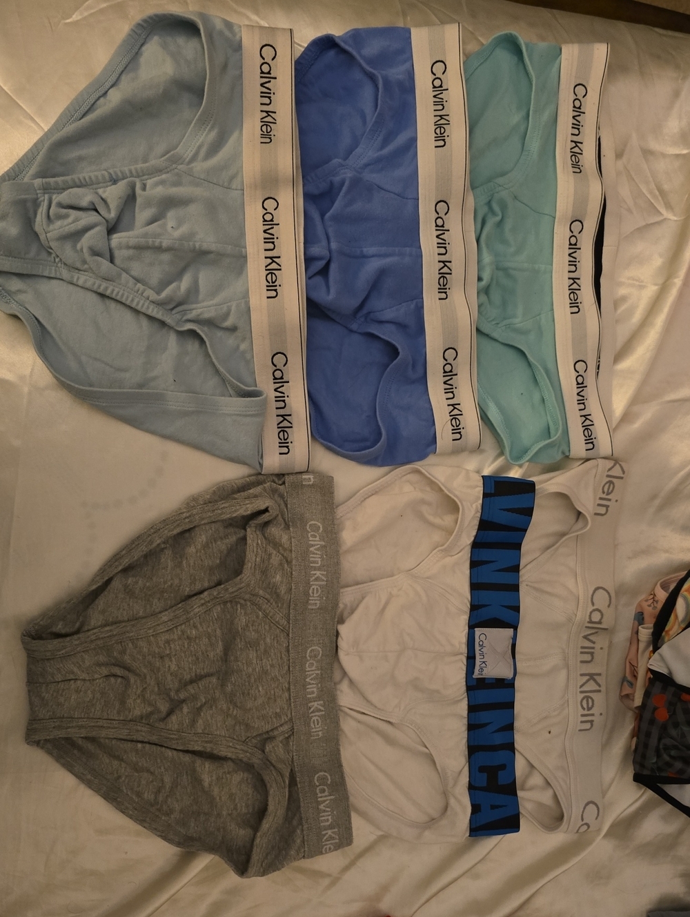 34 Pairs Of Briefs. Mix Brands - Picture 5 of 8